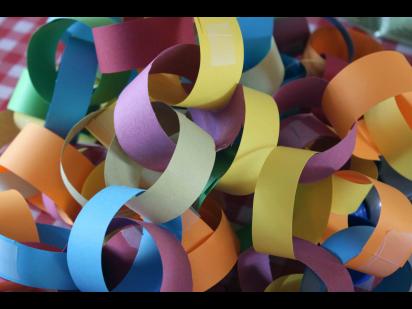 Links of colorful paper rings